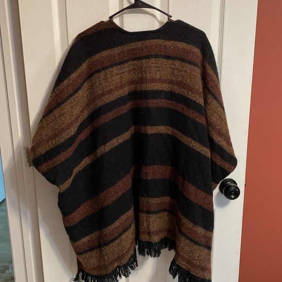 Poncho - Picture 5 of 5